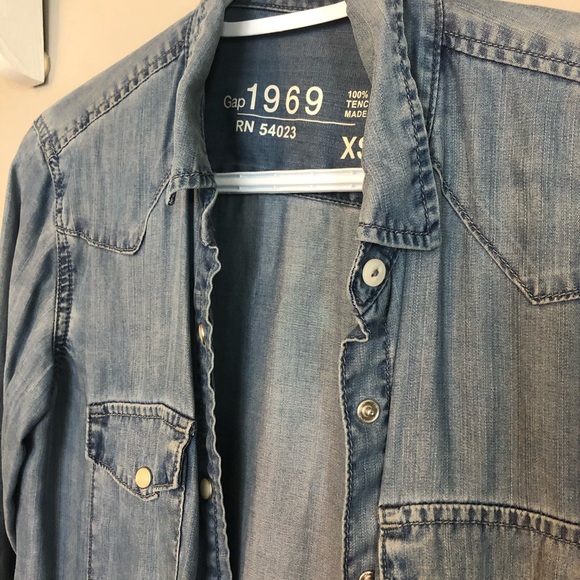 Gap Denim Shirt - Picture 4 of 5